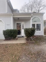 1949 Arlington Arch Dr in Virginia Beach, VA - Building Photo