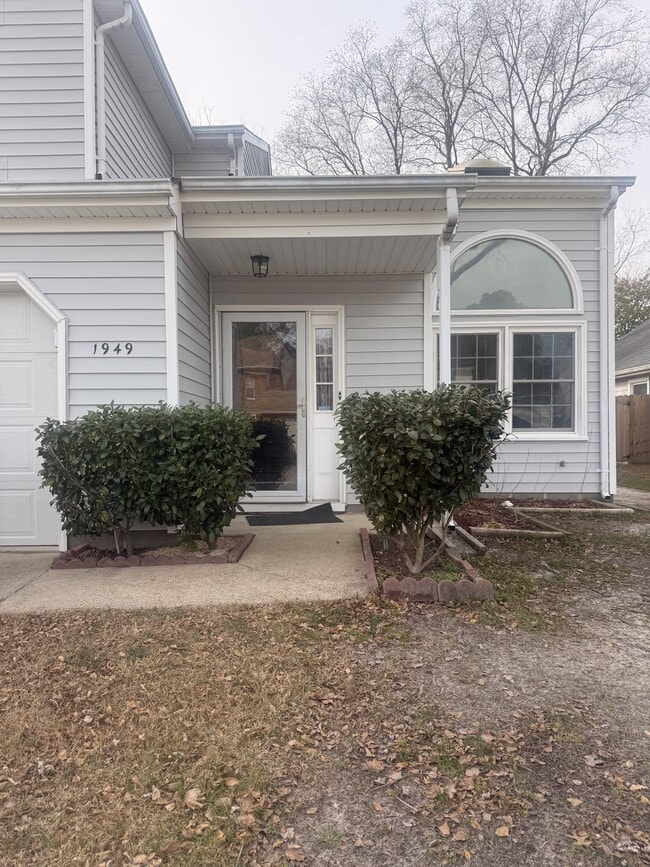 property at 1949 Arlington Arch Dr