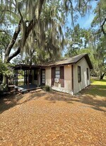 466 Milwaukee Ave in Orange Park, FL - Building Photo