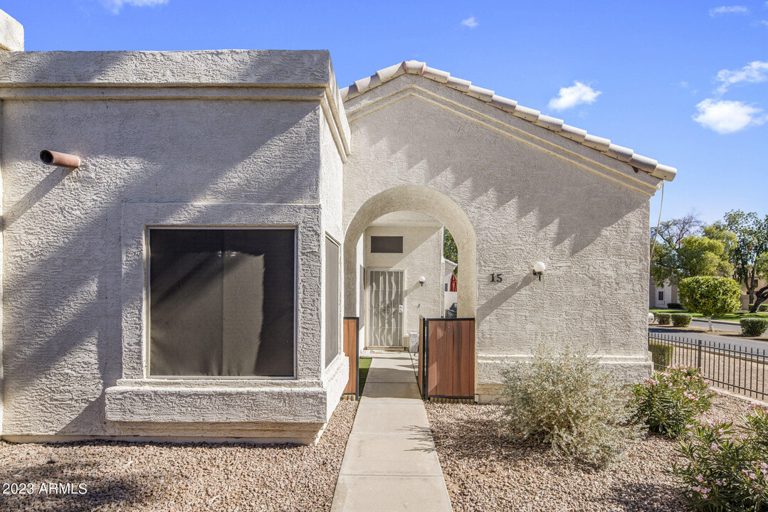 2100 W Lemon Tree Pl in Chandler, AZ - Building Photo