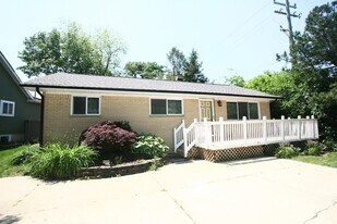 5800 Paramus in Clarkston, MI - Building Photo