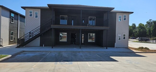 2331 N Thompkins Ave, Unit 401