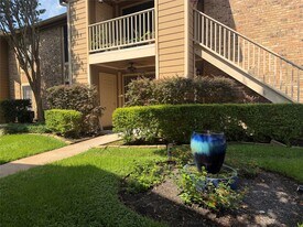 1311 Antoine Dr in Houston, TX - Building Photo