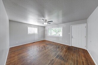 4507 English Ave in Indianapolis, IN - Foto de edificio - Building Photo