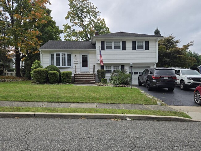 property at 31 Maplewood Blvd