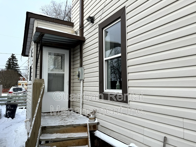 339 Marks St N in Thunder Bay, ON - Building Photo