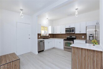 3008 Lawndale St in Las Vegas, NV - Building Photo - Building Photo