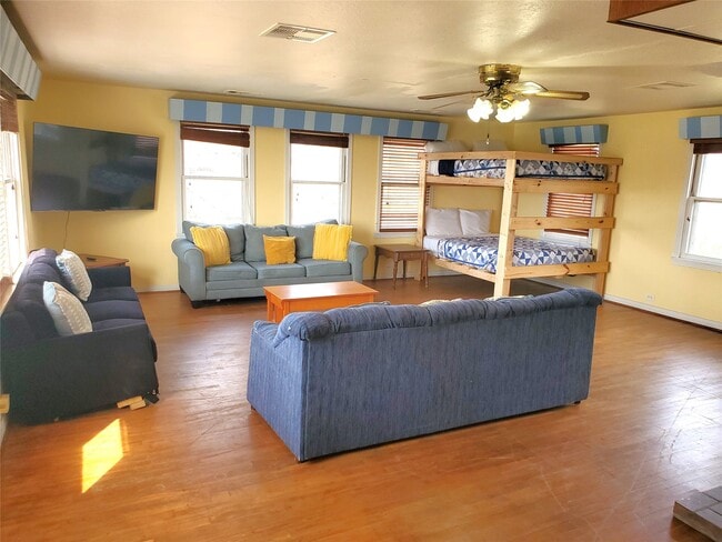 2116 Grover Ave in Galveston, TX - Building Photo - Building Photo