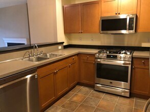 900 Aurora Ave N in Seattle, WA - Building Photo - Building Photo