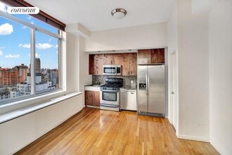 343 E 74th St in New York, NY - Building Photo - Building Photo