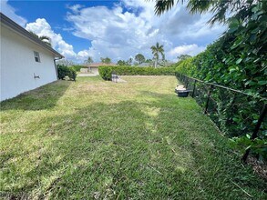27300 Imperial Oak Cir in Bonita Springs, FL - Building Photo - Building Photo