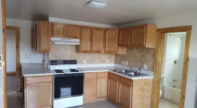 349 Hampden St in Chicopee, MA - Building Photo - Building Photo