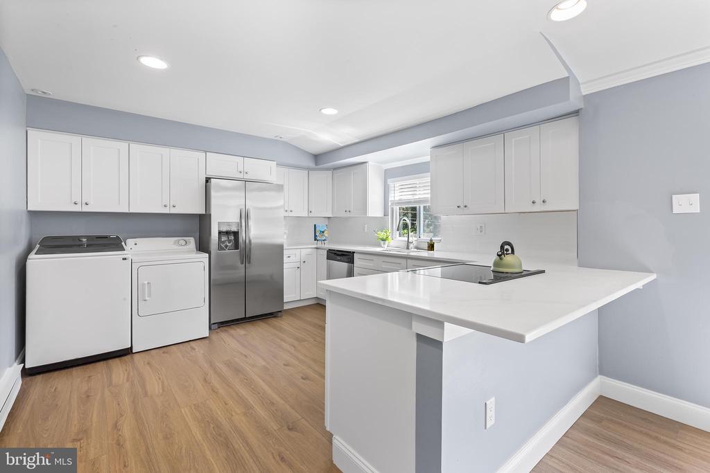 343 Sugartown Rd in Wayne, PA - Building Photo