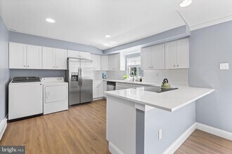 343 Sugartown Rd in Wayne, PA - Building Photo - Building Photo