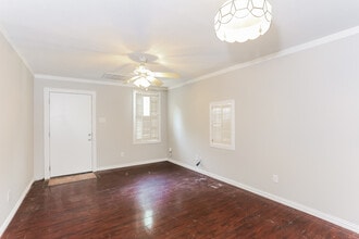8914 Cardella Ave in Dallas, TX - Building Photo - Building Photo