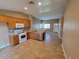 950 Jacaranda Dr in El Centro, CA - Building Photo