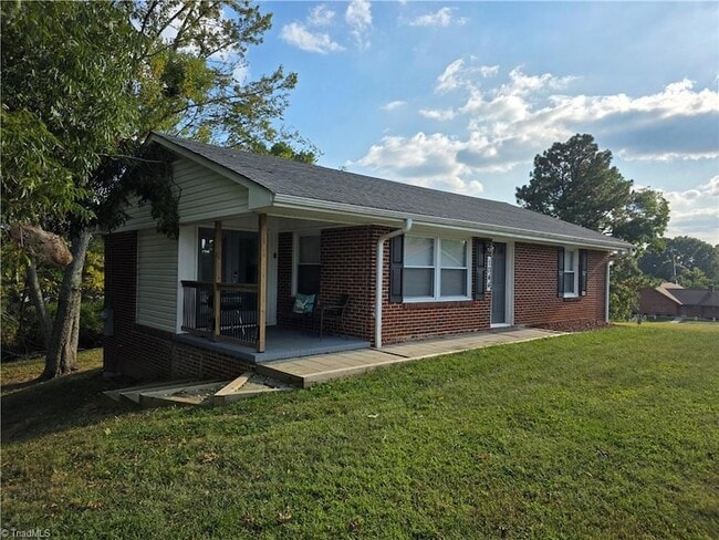 1044 High Bridge Rd in Pinnacle, NC - Building Photo - Building Photo