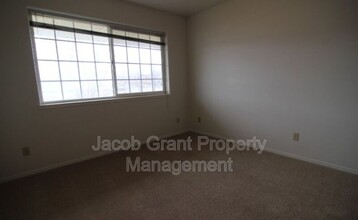 1940 Ammon Rd in Ammon, ID - Building Photo - Building Photo