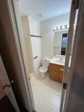 102 Wassom Ct in Oak Grove, KY - Foto de edificio - Building Photo