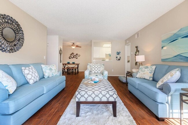 Sage Courtyard in Palm Springs, CA - Building Photo - Building Photo