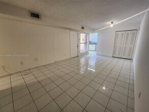 11810 SW 80th St in Miami, FL - Building Photo - Building Photo