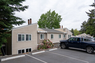 22500-22690 Alder Crest Ln in Redmond, WA - Building Photo