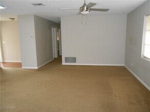 241 Thistle Ct in Lehigh Acres, FL - Building Photo - Building Photo