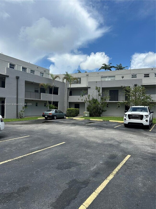 230 NW 87th Ave in Miami, FL - Building Photo - Building Photo