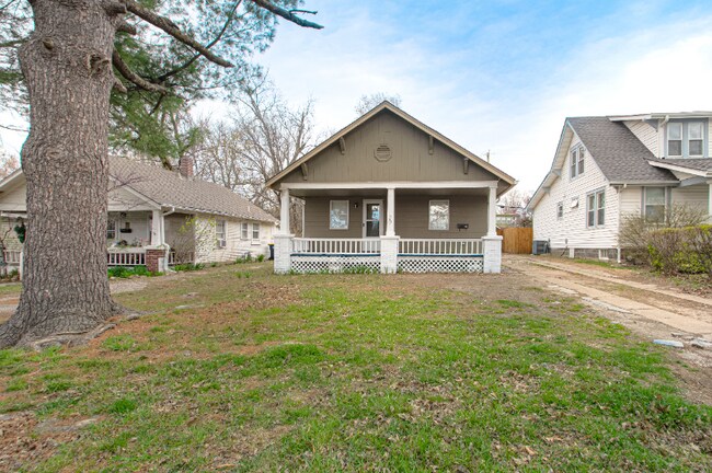property at 20 W 77th Terrace