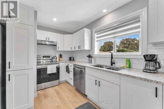 36 Cloke Ct in Hamilton, ON - Building Photo - Building Photo