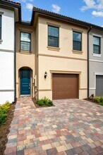 4837 Chantilly Rd in Wellington, FL - Building Photo - Building Photo