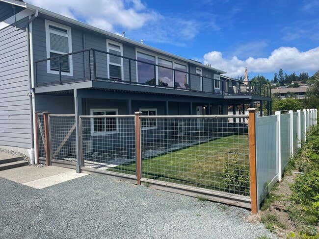 2060 SW Scenic Heights St in Oak Harbor, WA - Building Photo - Building Photo