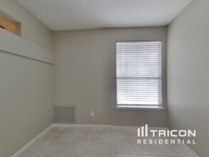 8911 Country Bend Cir N in Jacksonville, FL - Building Photo - Building Photo