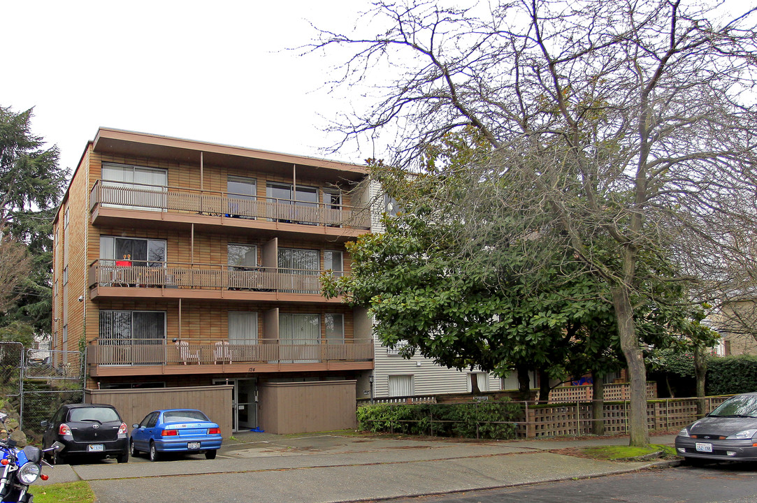 The Kahala Apartments in Seattle, WA - Building Photo