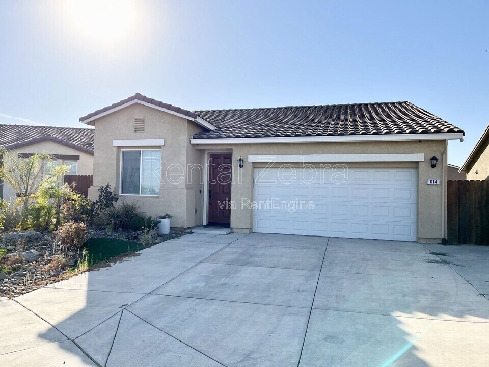 614 Andrea Dr in Merced, CA - Building Photo