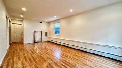 2 Alex Ln in Glen Cove, NY - Building Photo - Building Photo