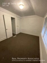 2107 NE 54th St in Seattle, WA - Foto de edificio - Building Photo
