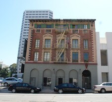 1734 Webster St in Oakland, CA - Building Photo