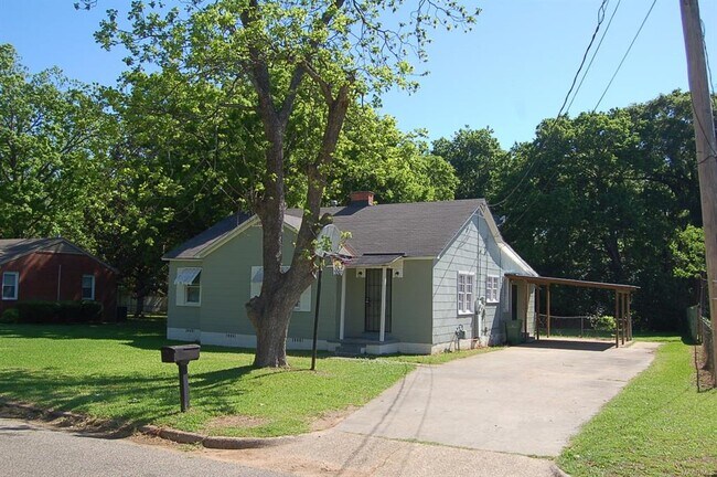 property at 3036 Texas St