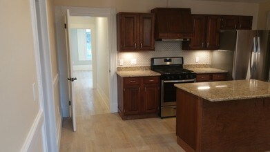 66 Hampshire St, Unit 3 in Methuen, MA - Foto de edificio - Building Photo