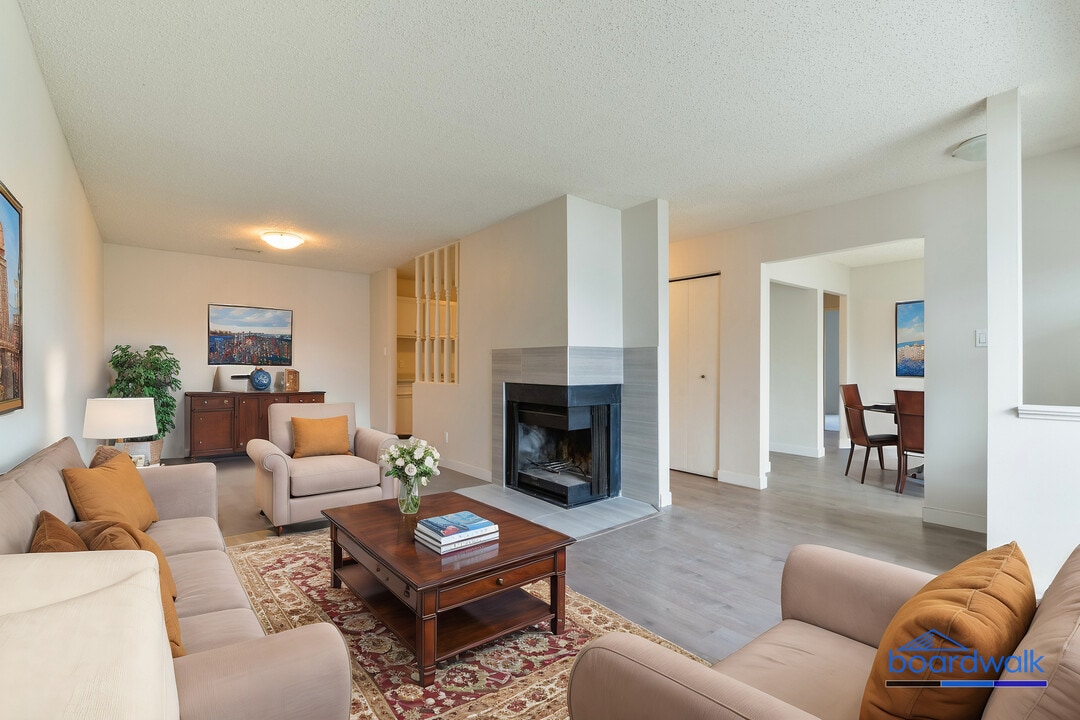 Garden Oaks in Edmonton, AB - Building Photo