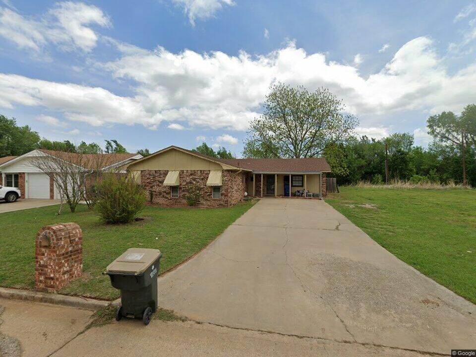 304 N I St in Duncan, OK - Building Photo