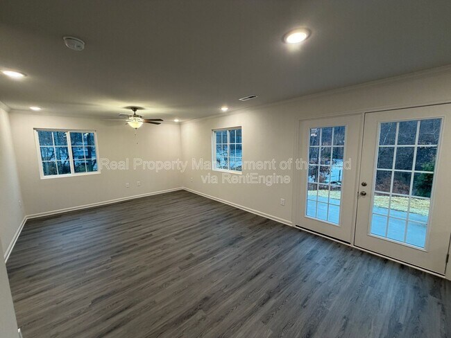 3505 Marksbury Dr in Greensboro, NC - Foto de edificio - Building Photo