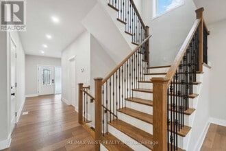 210 S Pelham Rd in Welland, ON - Building Photo - Building Photo