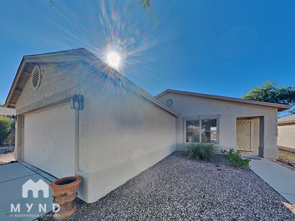 9974 E Deer Trail in Tucson, AZ - Building Photo