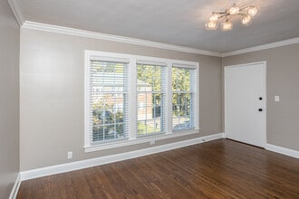Avenue Willows 2 bed-1 bath with W/D inclu... in Louisville, KY - Foto de edificio - Interior Photo