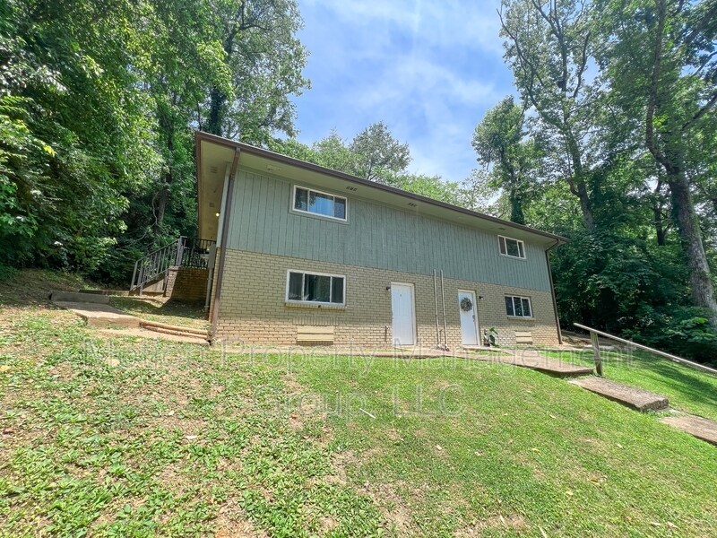 133 W Ridgewood Ave in Red Bank, TN - Building Photo