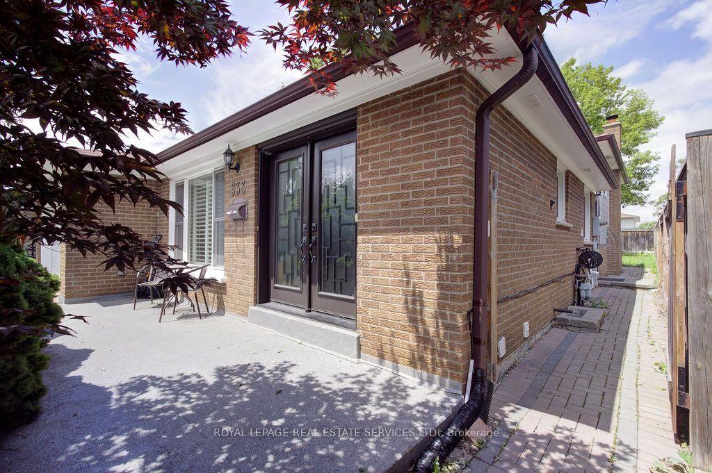 333 Louis Dr in Mississauga, ON - Building Photo