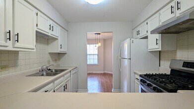 310 W Happfield Dr in Arlington Heights, IL - Building Photo - Building Photo