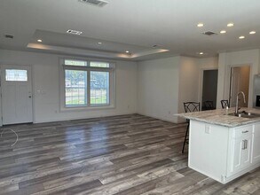 112 Paradise Dr in Davenport, FL - Foto de edificio - Building Photo